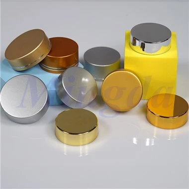 tampas de garrafa com aparência de metal